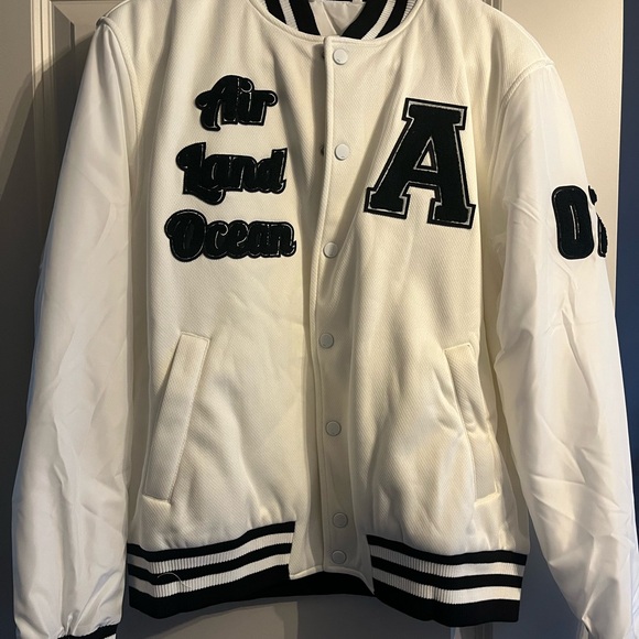 ALO Yoga G.O.A.T Jacket - Picture 1 of 3